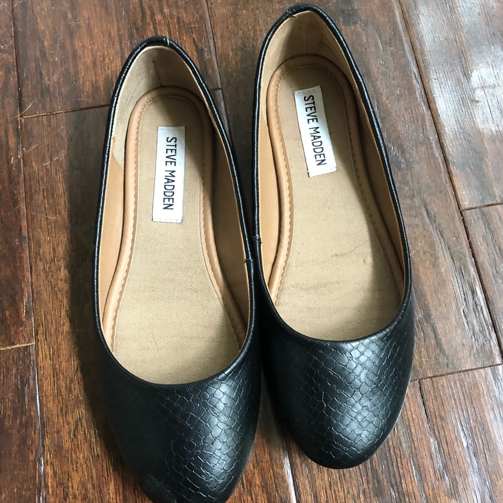 Steve Madden Black Flats